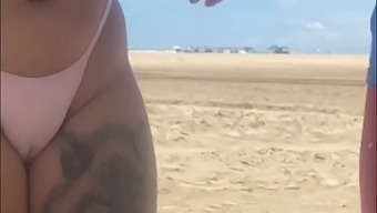 Fodão Na Praia Me Chupou A Bucetinha E Eu O Chupei No Pau